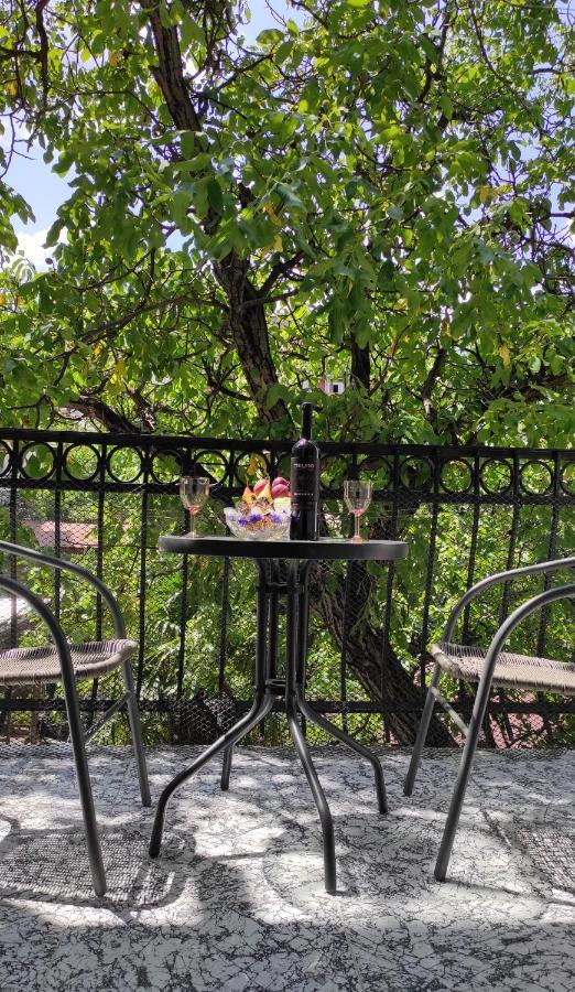 Tranquil Apartment In Vake Tbilisi Luaran gambar